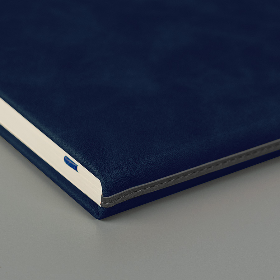 Ежедневник недатированный Muse, темно-синий, А5, с темно-серой декоративной полосой, блок в линейку